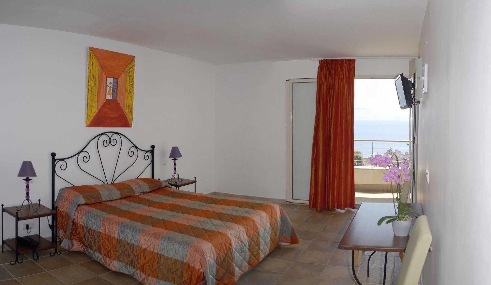 Hotel Les Eucalyptus Porto Pollo Bagian luar foto